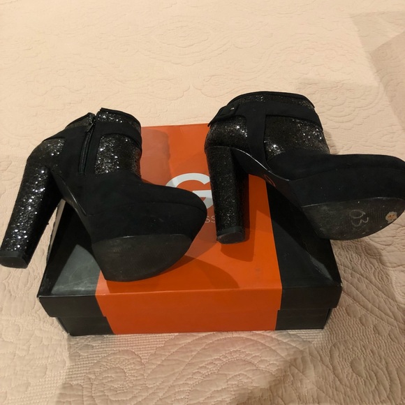 Heels - Picture 4 of 4